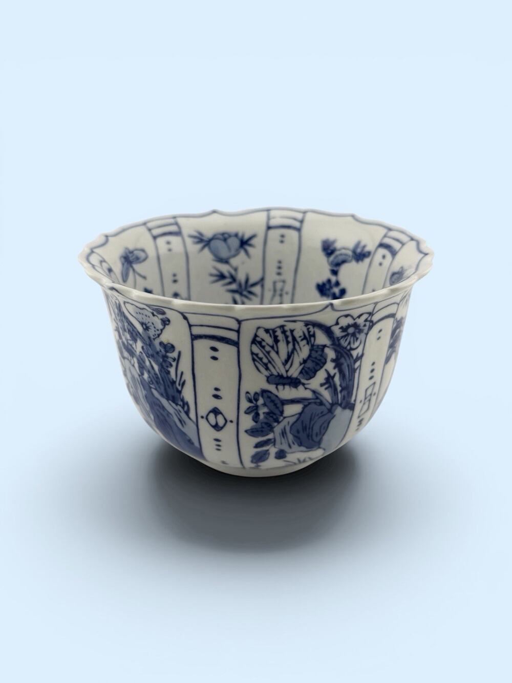 Kraak Porcelain Bowl Blue and White "Crow Cup" 3.5" tall Japan or China 20th Cen